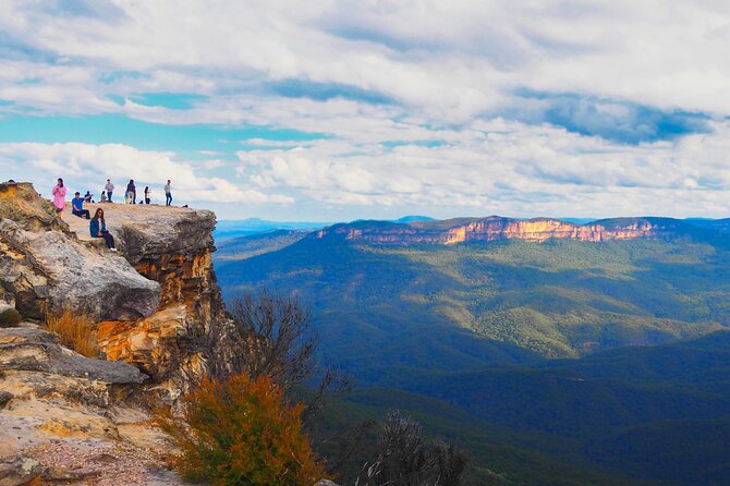 Blue Mountains Day Tour with Wildlife and Scenic World Entry - Echo Point and the Three Sisters