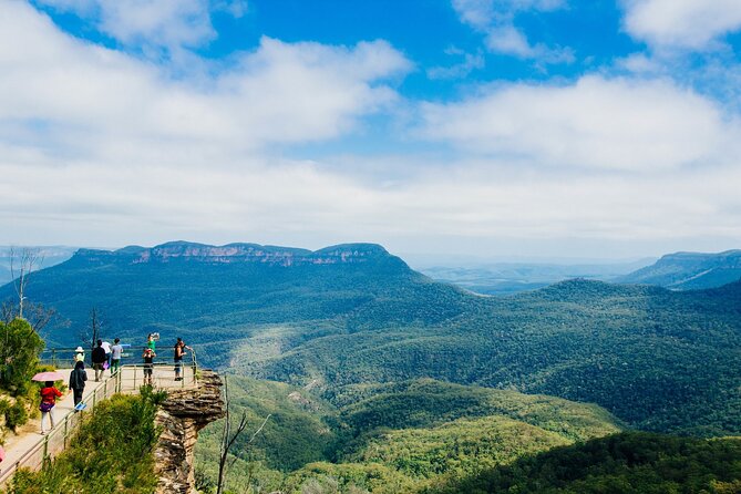 Blue Mountains Small Group Tour with Lunch, Zoo and Scenic World - Lincoln’s Rock and the value of a planned photo stop