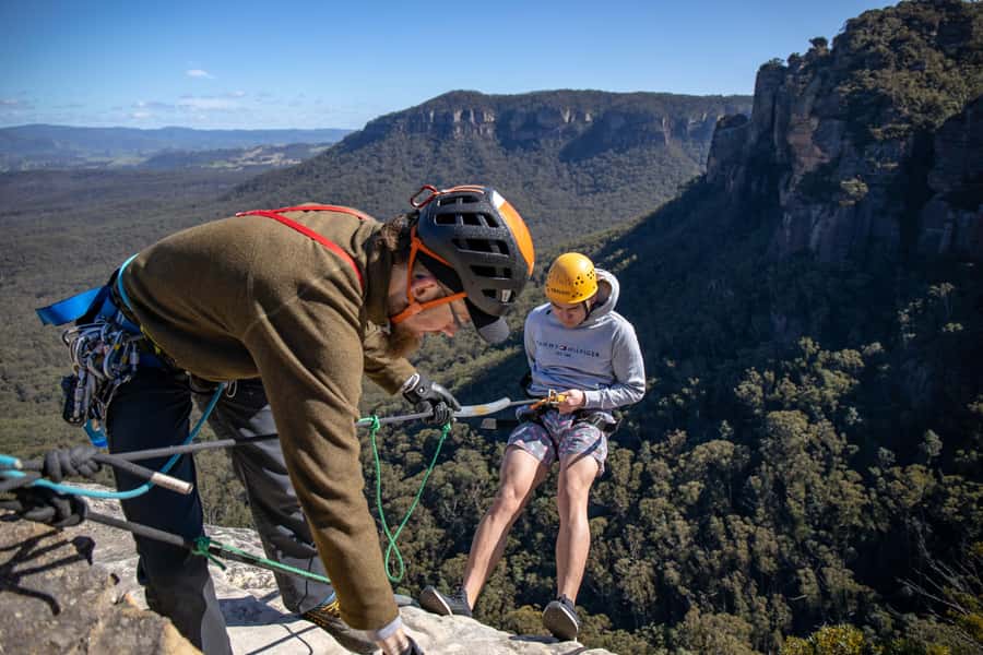 Blue Mountains: Spectacular Half Day Abseiling Adventure - Taking on the 30-metre overhanging cliff