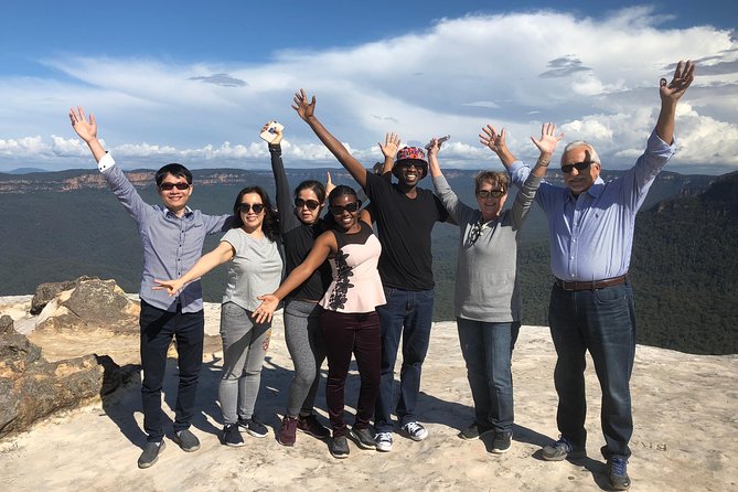 Blue Mountains: Three Sisters, Scenic World and Wildlife park - Three Sisters and the first mountain views