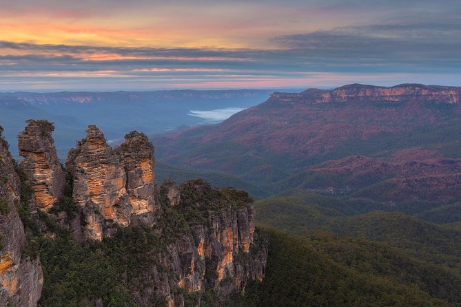 Blue Mountains Vintage Cadillac Tour with Local Guide - Echo Point: the essential Three Sisters view