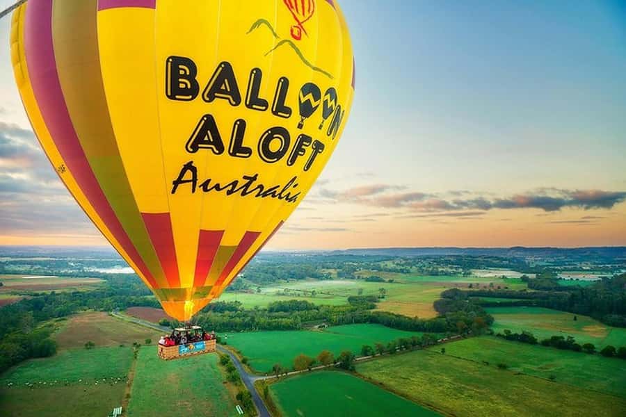 Camden Valley: Sunrise Hot Air Balloon Flight With Breakfast - Arriving before dawn and finding the launch site