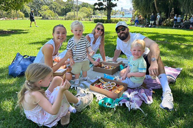 Foraging Tour: Botanical Gardens Walk & Picnic - A 45-minute picnic near Mrs Macquarie’s Chair