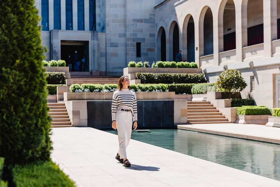 From Sydney: Full-Day Tour to Canberra - The long road from Sydney to Canberra