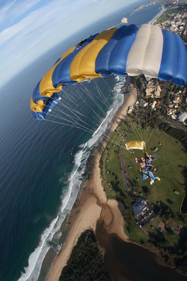 From Sydney: Tandem Skydive Experience over Beach - From Sydney CBD to the drop zone