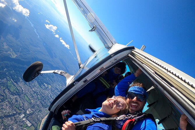 From Sydney: Tandem Skydive Experience over Wollongong Beach - The briefing and equipment check