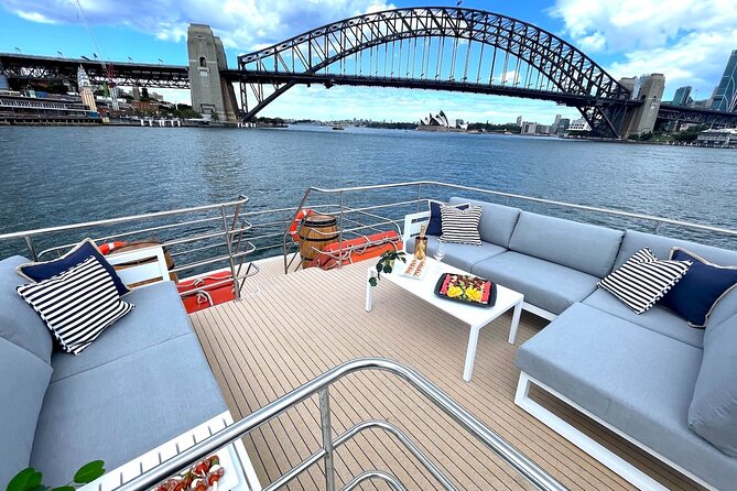 Intimate Sydney Harbour All-Inclusive New Year's Eve Cruise - A seven-hour harbour route with famous Sydney sights