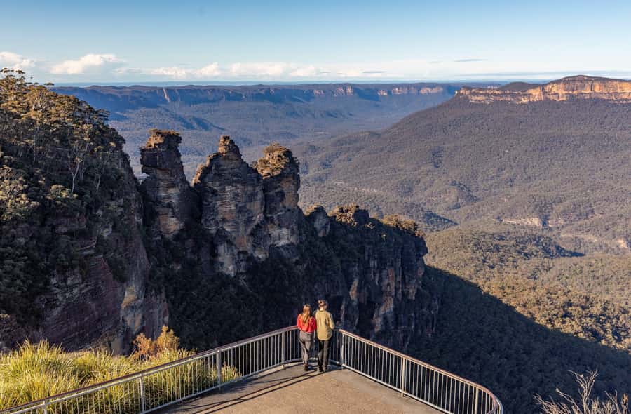 Japanese Tour Small Group: Blue Mountains, Scenic World, Zoo - Leura, a 45-minute pause in the mountains