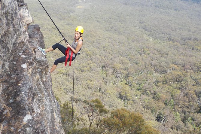 Juggler Canyon and Abseiling Adventure Blue Mountains - What the guides add to the experience