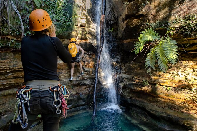 Juggler Canyon and Abseiling Adventure Blue Mountains - Lunch at midday, with useful dietary choices