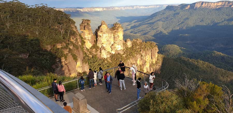 Katoomba: Blue Mountains Full-Day Hop-On Hop-Off Bus Tour - Echo Point and the Three Sisters