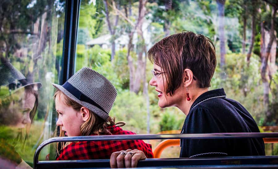 Katoomba: Blue Mountains Full-Day Hop-On Hop-Off Bus Tour - Commentary that improves the day