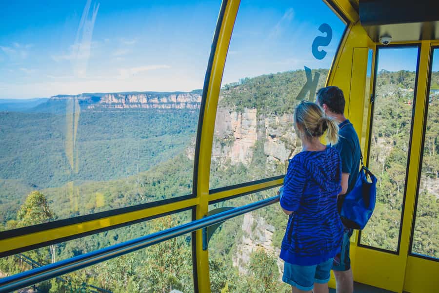 Katoomba: Lyrebird Hop-On Hop-Off and Scenic World Pass - Katoomba lookouts and walking stops