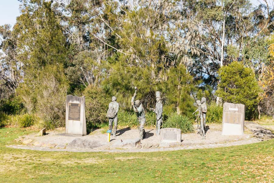 Katoomba: Lyrebird Hop-On Hop-Off and Scenic World Pass - Should you book the Lyrebird pass?