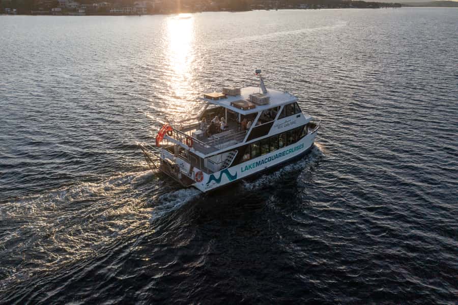 Lake Macquarie: Loop the Lake Cruise with Lunch - Morning tea along the shore