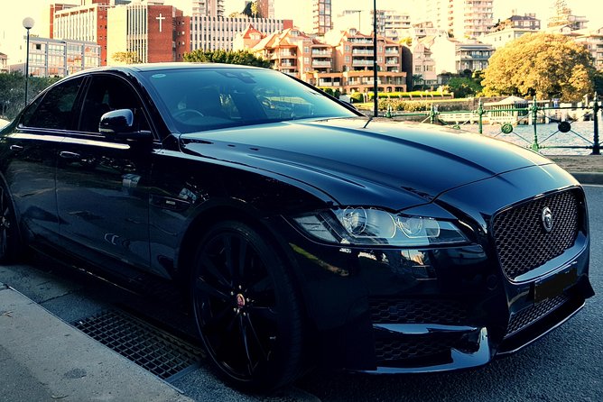 Limoroo, Airport Transfers and Luxe Door to Door Service. - A private welcome at Sydney Airport