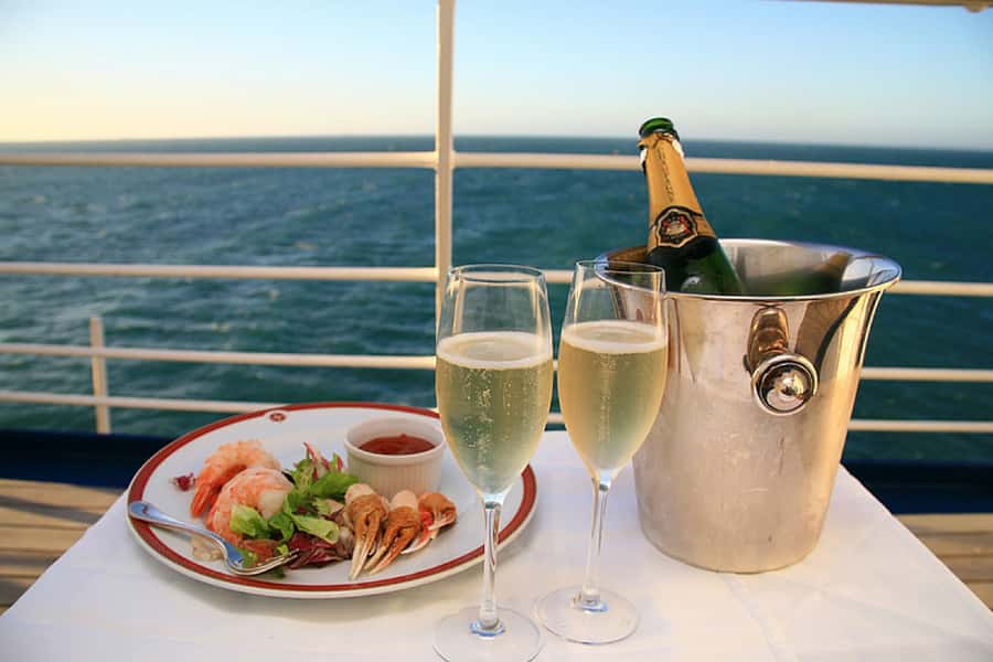 Lunch Cruise with Live Jazz on Sydney Harbour - What the three-course lunch is really like