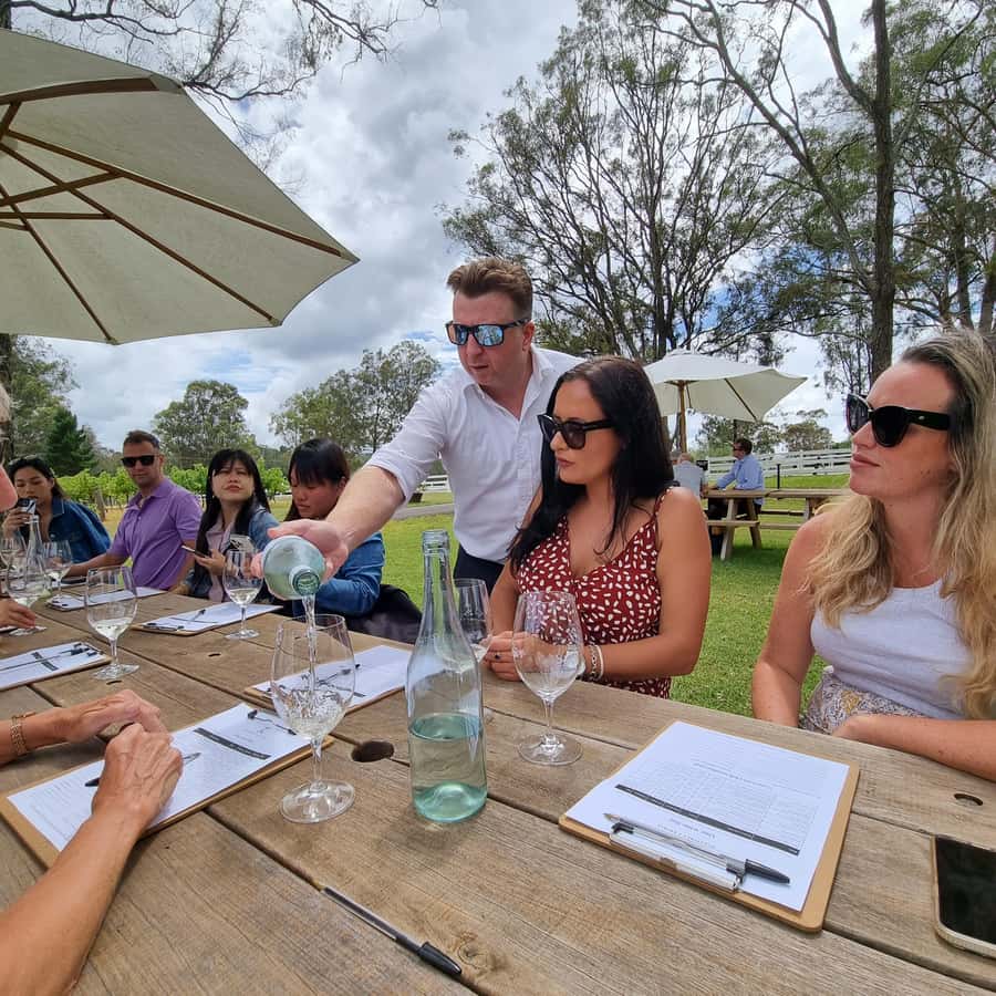 Newcastle: Hunter Valley Wine, Gin, Cheese & Chocolate Tour - A one-course lunch with wine, beer or cider