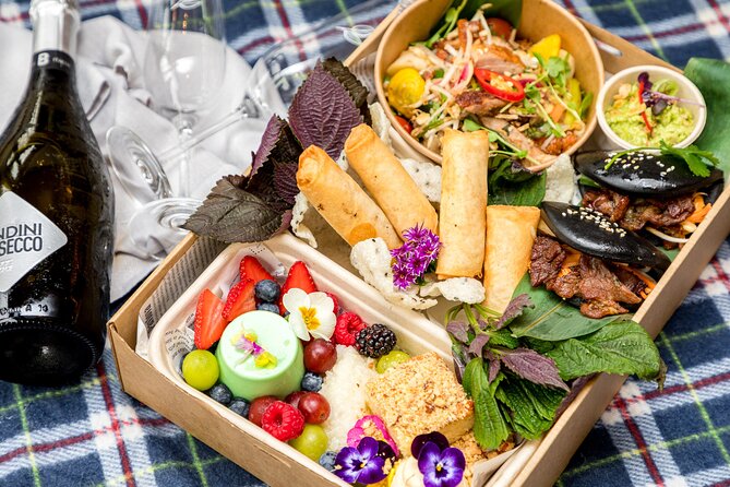 Picnic in the Royal Botanic Gardens for 2 - Finding Botanic House at 1 Mrs Macquaries Road