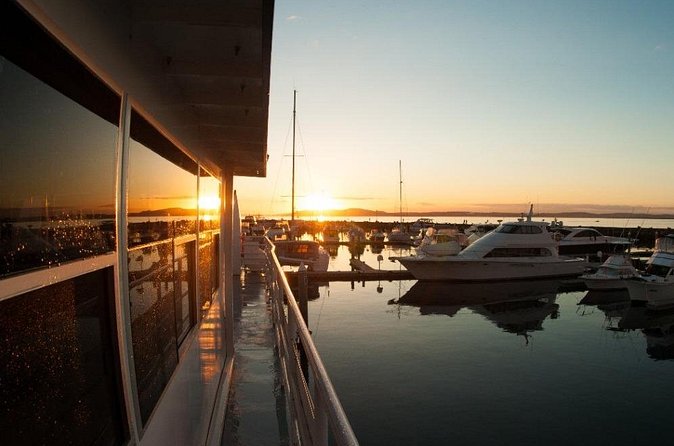 Port Stephens: Sunset on the Bay Cruise - Music that shapes the evening