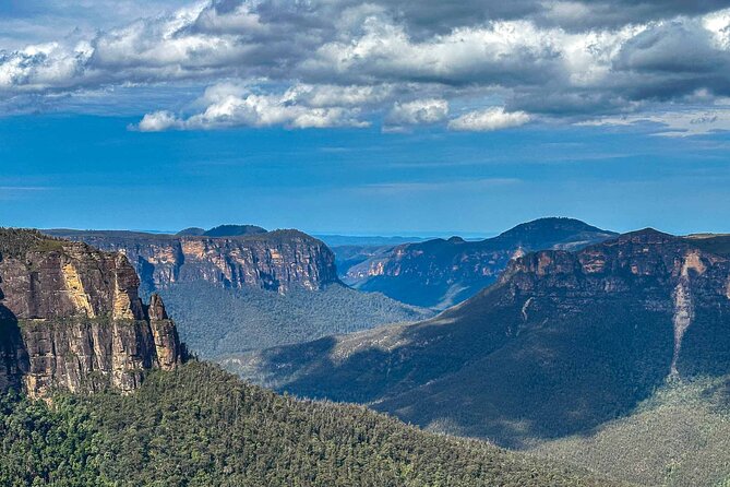 Private Blue Mountains Escape The Crowds Mercedes Tour - Echo Point and the Three Sisters