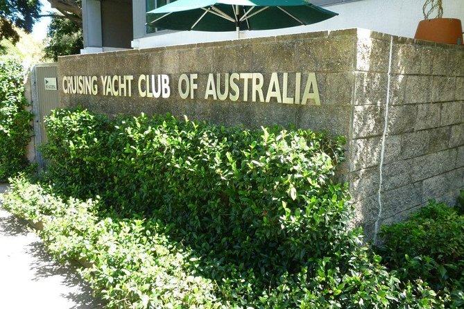 Private Essential Sydney Tour Including Lunch at the Cruising Yacht Club of Australia - Bondi Beach: Time to Walk the Esplanade
