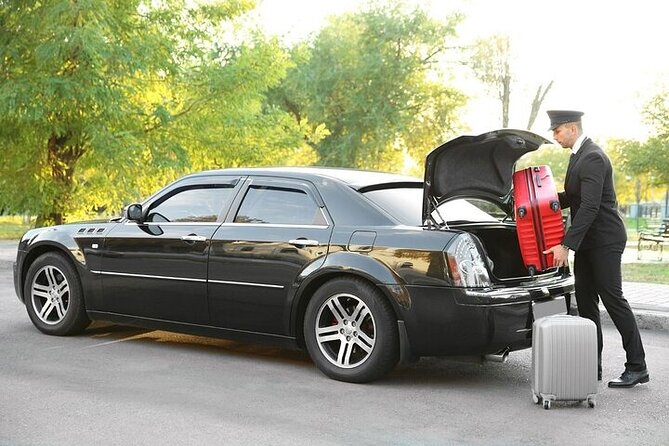 Private One-Way Airport Transfer from Sydney Airport to Sydney - A short ride with a useful purpose