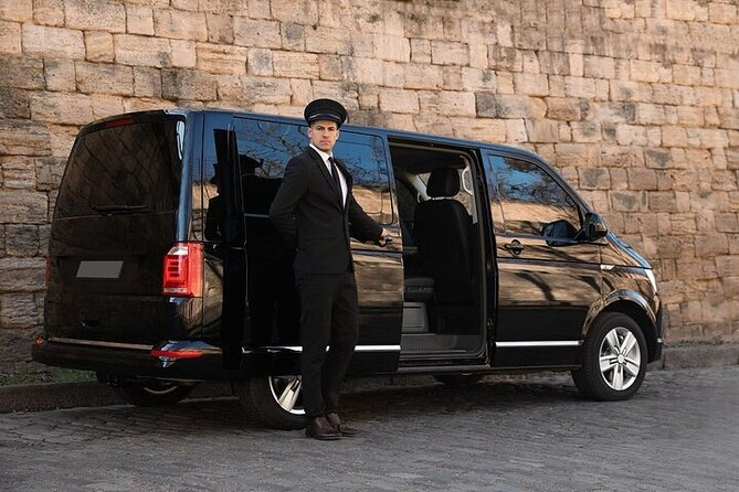 Private One-Way Airport Transfer from Sydney Airport to Sydney - Inside the air-conditioned private car