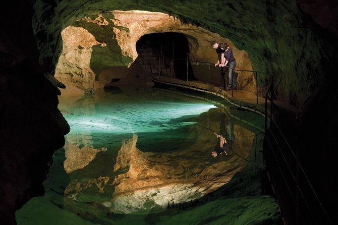 Private Tour: Jenolan Caves & Blue Mountains in a day - Wide views across the Blue Mountains