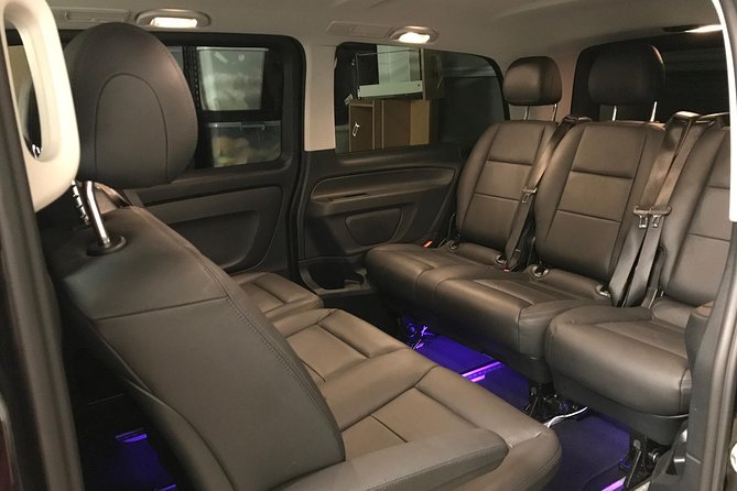 Private Transfer FROM Sydney Airport to Sydney CBD for 1 to 2 pax - Comfort, privacy, and family use