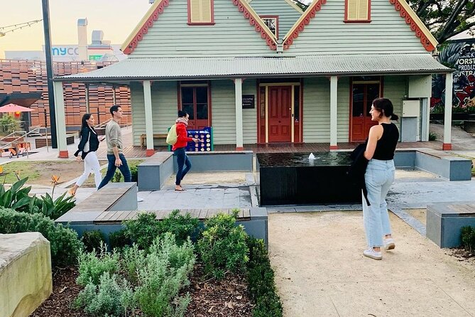 Scavenger Hunt - Explore Newtown In A Series Of Fun Cryptic Clues - King Street and the giant dogs