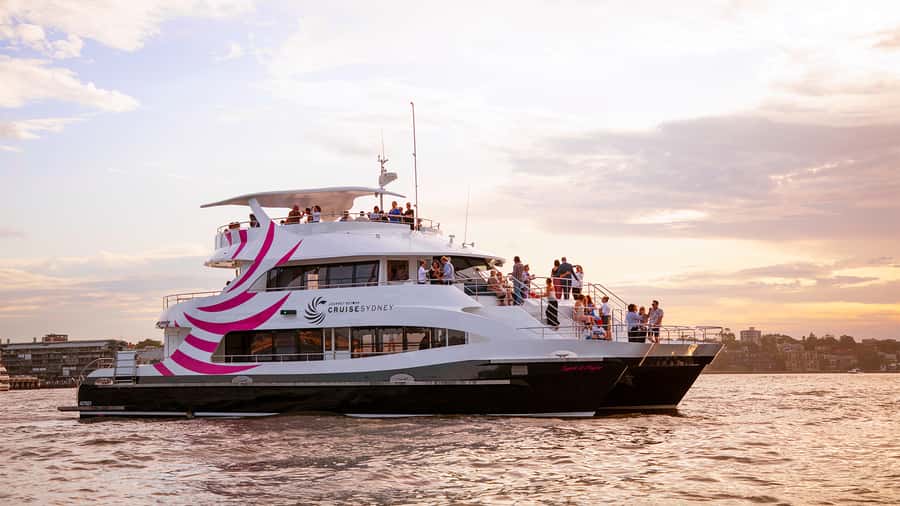 Sydney: 3-Course All Inclusive Dinner Harbour Cruise - The best views arrive before dinner
