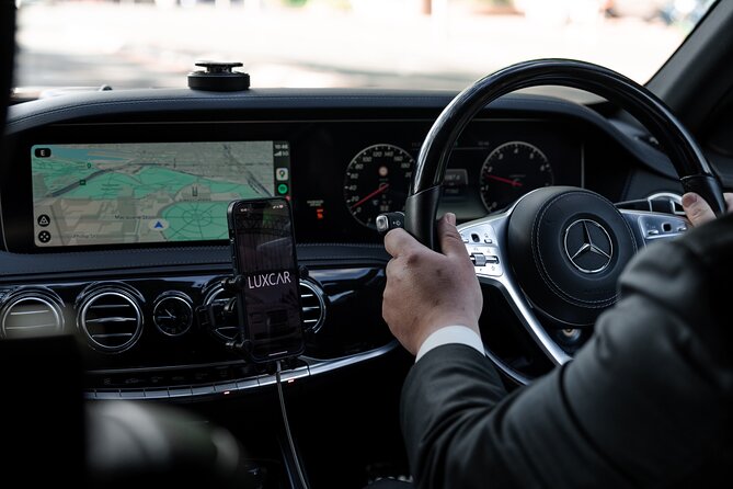 Sydney Airport Premium (DEPARTURE) Transfer - Meeting your chauffeur at the hotel