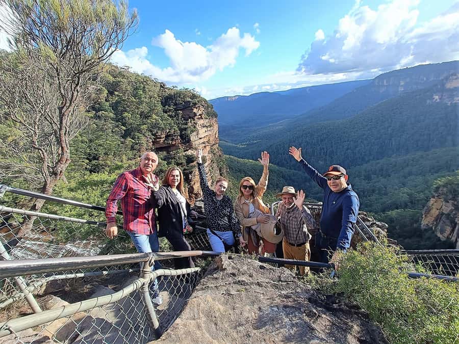 Sydney: Blue Mountains Late Start: Walks, Wildlife & Dinner - Three lookouts, three different views