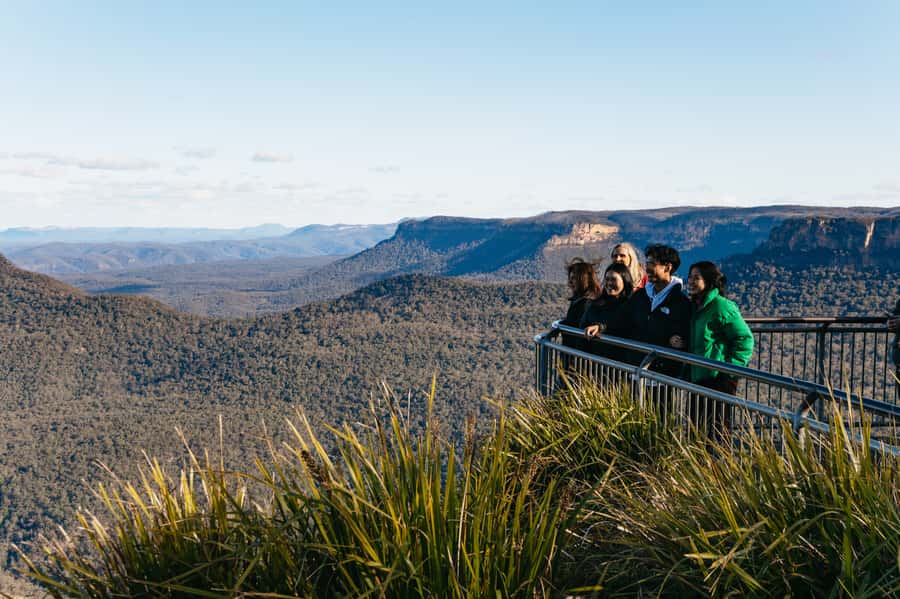Sydney: Blue Mountains Wildlife & Bushwalk Small-Group Tour - Featherdale Wildlife Park: the warm-up with kangaroos and koalas