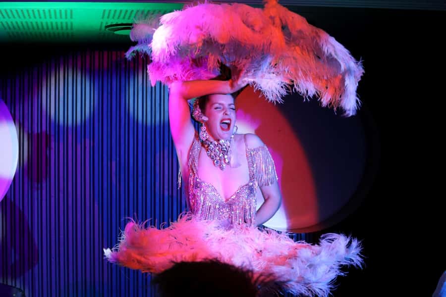 Sydney: Cabaret Dinner Show at the Honeycomb Club - Settling Into Pre-Allocated Cabaret Seating