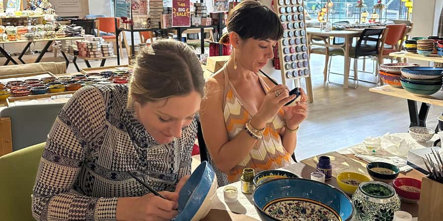 Sydney: Ceramic Plates & Bowls Paint and Sip Classes - What happens during the 150-minute Sydney class