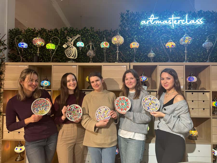 Sydney: Ceramic Plates & Bowls Paint and Sip Classes - What makes the class feel relaxed
