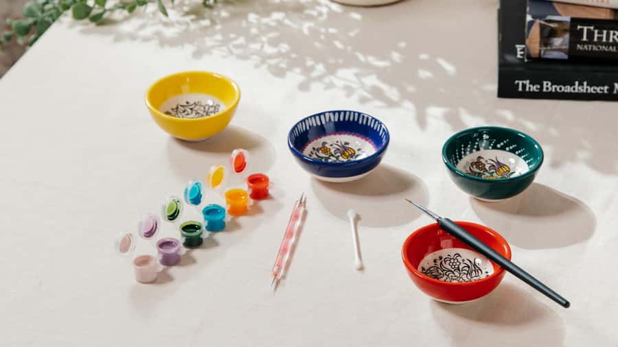 Sydney: Ceramic Plates & Bowls Paint and Sip Classes - Painting a plate or bowl without pottery experience
