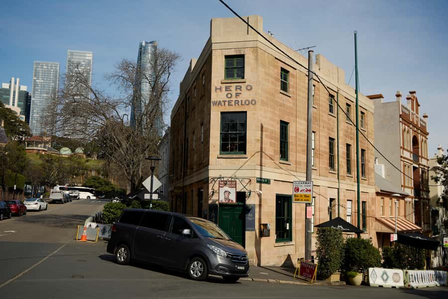 Sydney: City and Bondi Beach Private Luxury Half-Day Tour - Woolloomooloo and the Aussie pie stop
