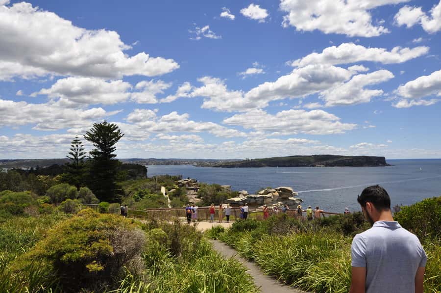 Sydney: City Highlights Guided Bus Tour - Woolloomooloo and Kings Cross from the bus window