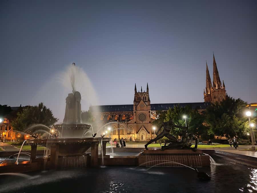 Sydney: City Sights Walking Tour - Hyde Park and St Mary’s Cathedral