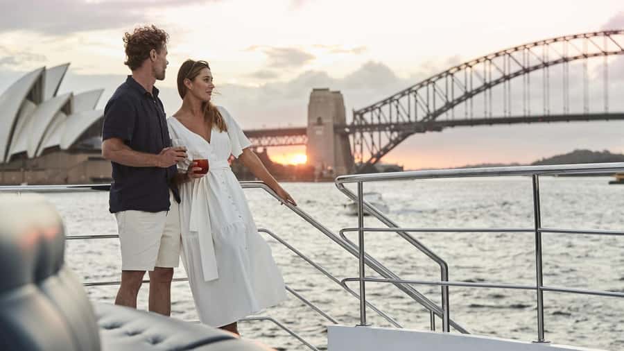 Sydney: Dinner Cruise with 3-Course Meal - The bar, included drinks, and the real cost
