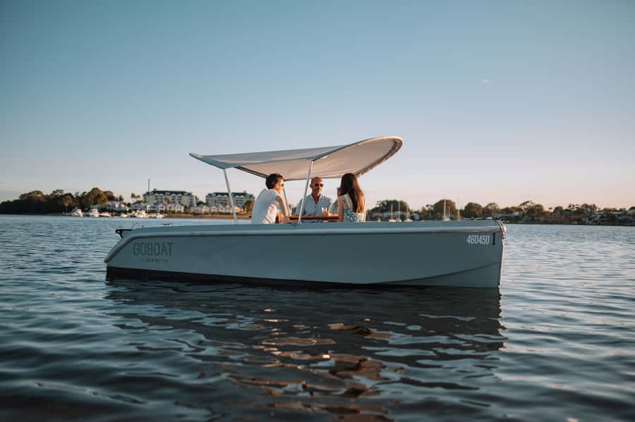 Sydney: Electric Boat Rental from Cabarita Point - A Picnic Boat Instead of a Sightseeing Cruise