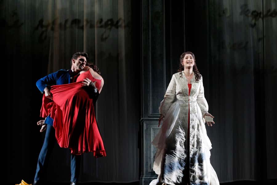 Sydney: Eugene Onegin at Sydney Opera House - What to wear and what to bring