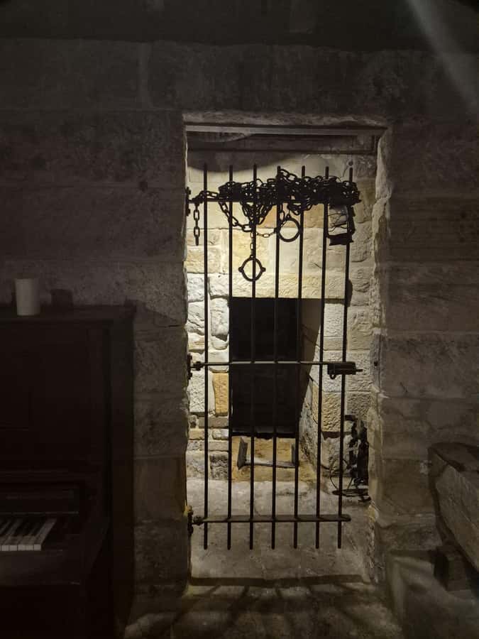 SYDNEY : Ghosts, Grog & The Rocks: Haunted Pubs &Cellar Tour - Why Sydney’s Rocks makes a good ghost-tour setting