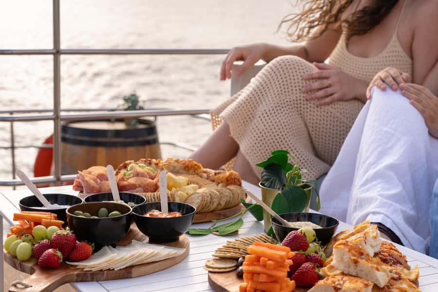 Sydney: Golden Glow Sunset Harbour Cruise with 1 Drink - Sydney Harbour at the hour it turns gold