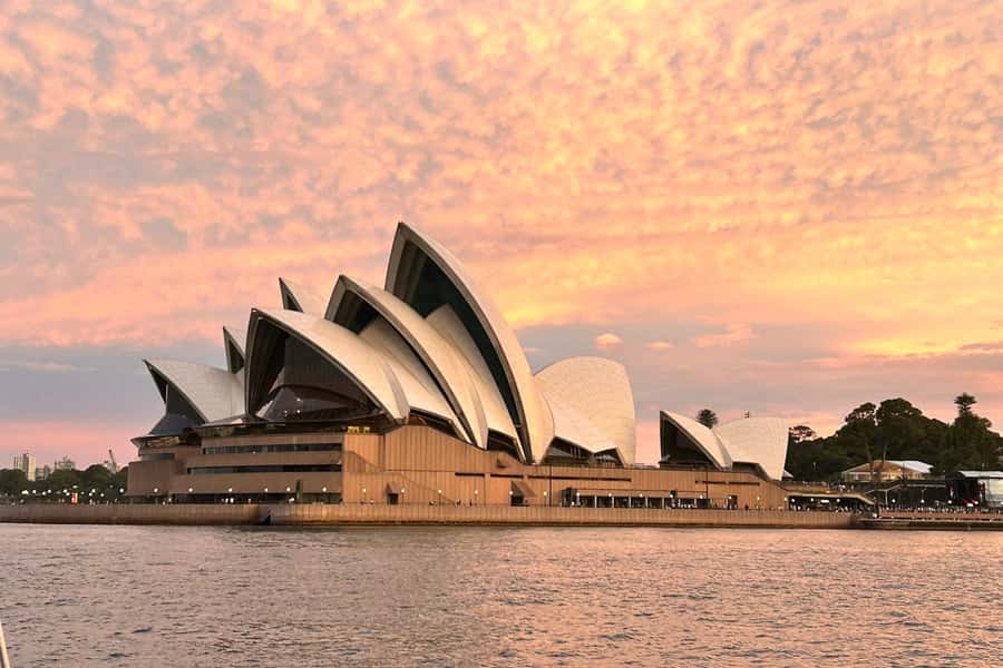 Sydney: Golden Glow Sunset Harbour Cruise with 1 Drink - The route: Opera House, Harbour Bridge, and Luna Park