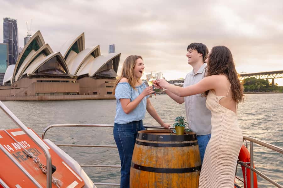 Sydney: Golden Glow Sunset Harbour Cruise with 1 Drink - Sunset views depend on the sky