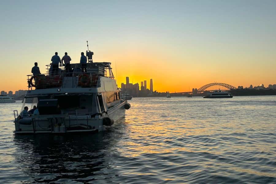 Sydney: Golden Glow Sunset Harbour Cruise with 1 Drink - A grazing platter and one included drink